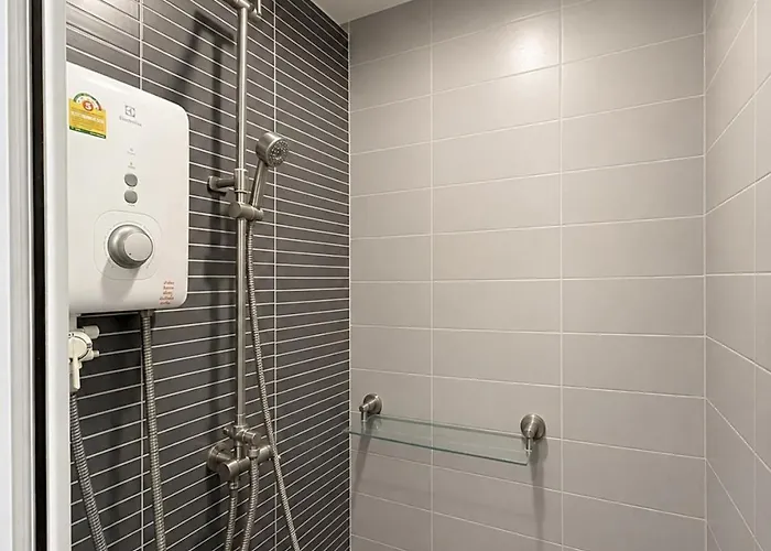 Apartment Near Mrt I Workspace And Kitchen Bangkok